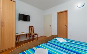 Apartments With A Parking Space Omis - 2745